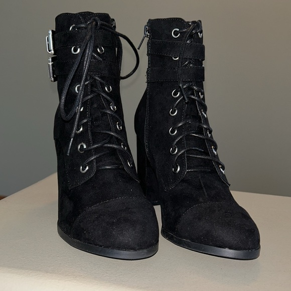 Madden Girl Klaim Black Suede Booties - Size 7 - Picture 4 of 8